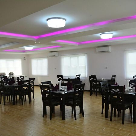 Platinum River View Hotel Rangum Exterior foto