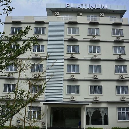 Platinum River View Hotel Rangum Exterior foto