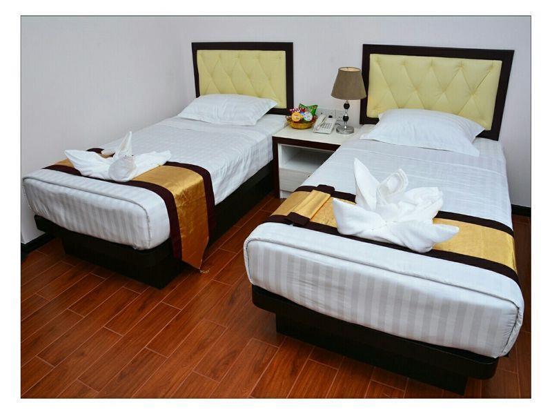 Platinum River View Hotel Rangum Exterior foto