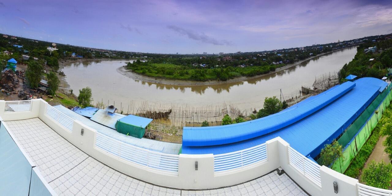 Platinum River View Hotel Rangum Exterior foto