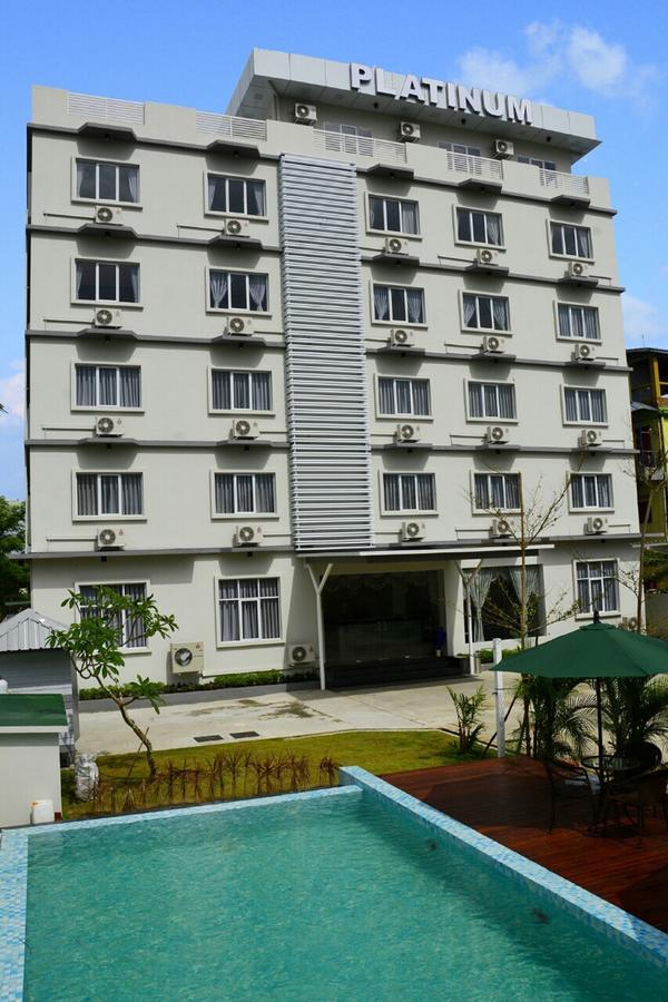 Platinum River View Hotel Rangum Exterior foto