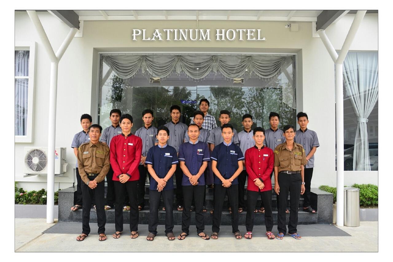 Platinum River View Hotel Rangum Exterior foto