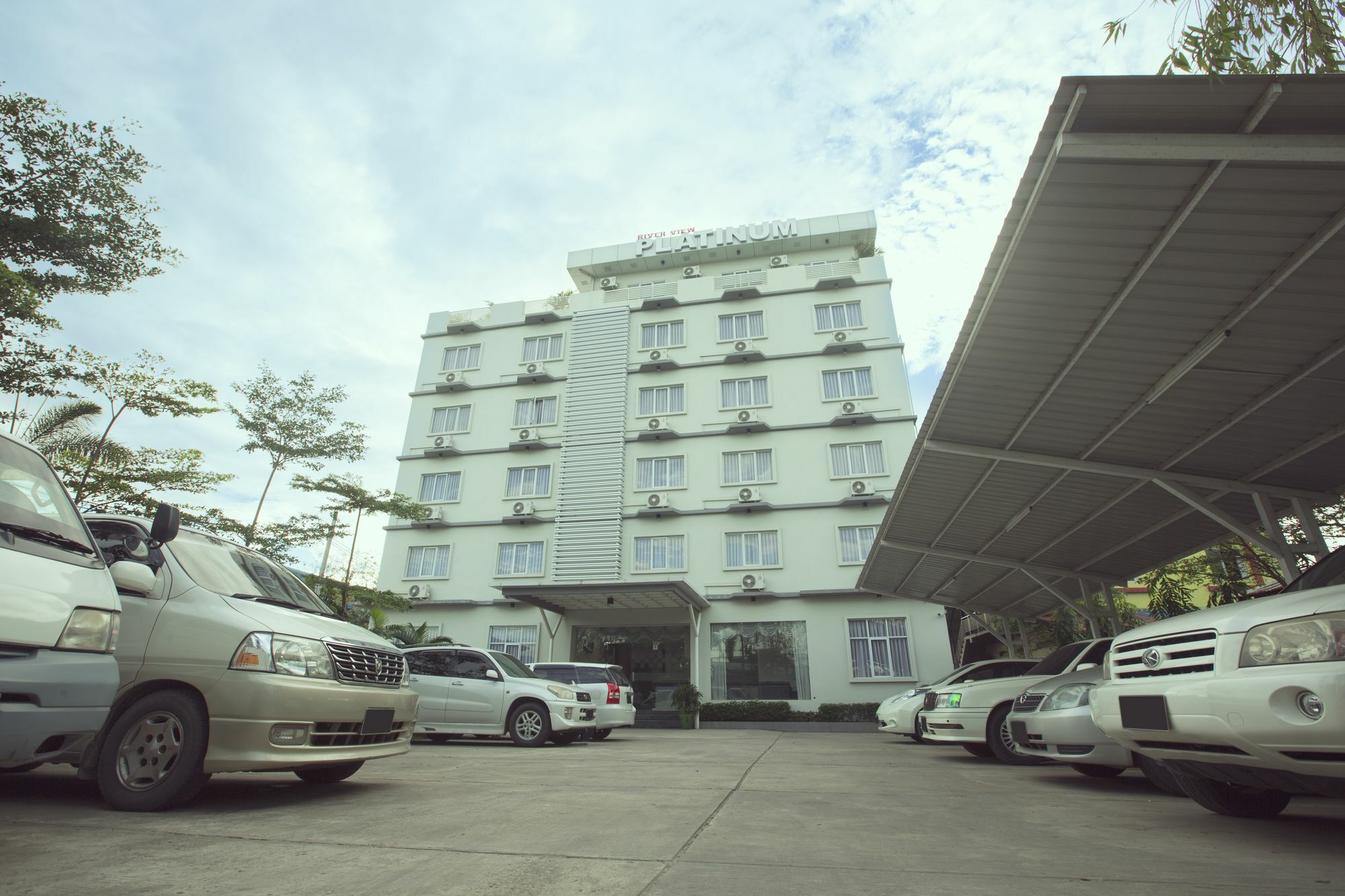 Platinum River View Hotel Rangum Exterior foto